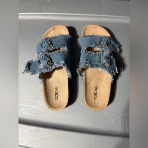 Woman’s Roxoni Slides